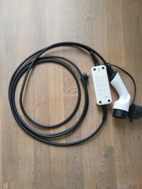 Besen Mobiele Lader Wit met LCD Type 2 naar Schuko
