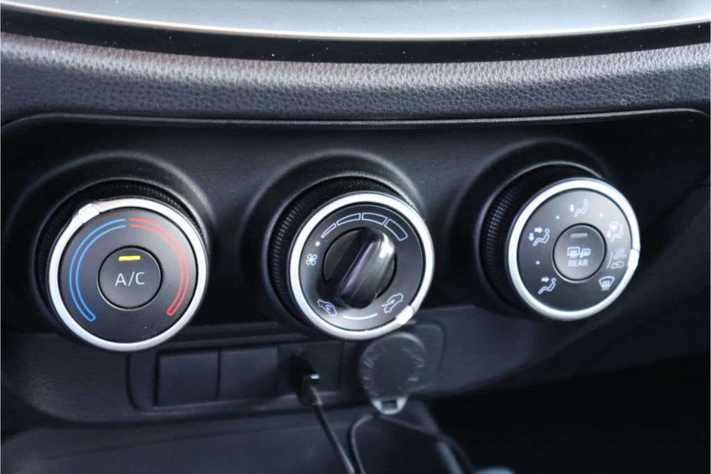 Toyota Aygo x 1.0 vvt-i mt play i achteruitrij camera i acc i airco i apple