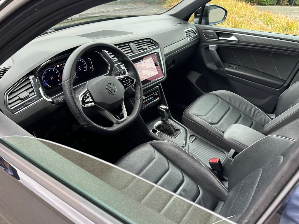 Volkswagen Tiguan 1.5 tsi 150pk dsg r-line | black style | leder | trekhaak