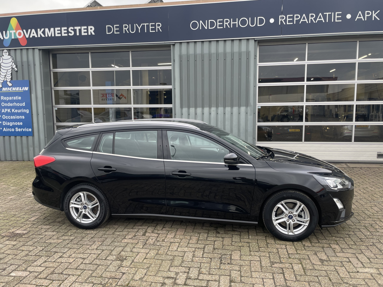 Ford Focus Wagon - 1.0 EcoBoost Trend Edition Business