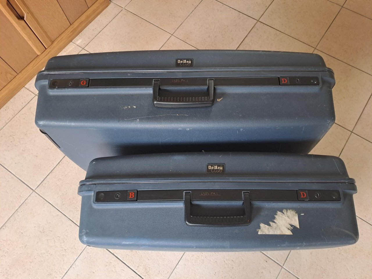 2 harde koffers Delsey