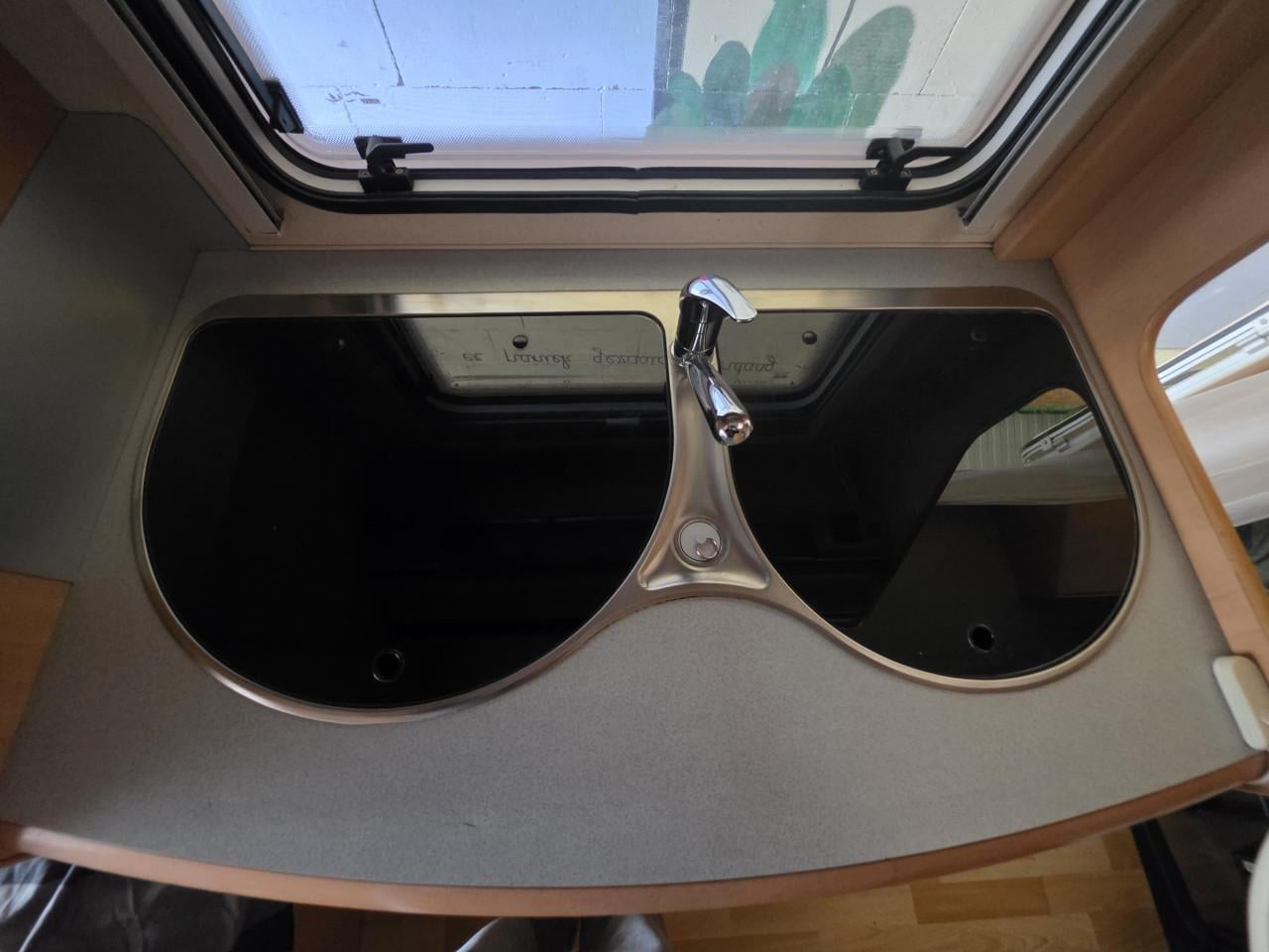 Caravan Hobby de luxe easy met mover voortent 2001