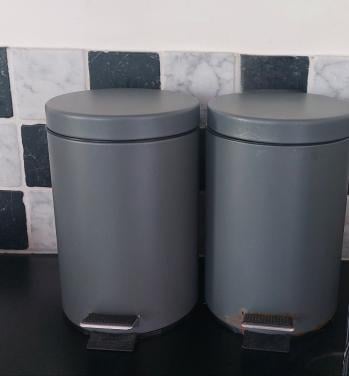 2 afval emmertjes