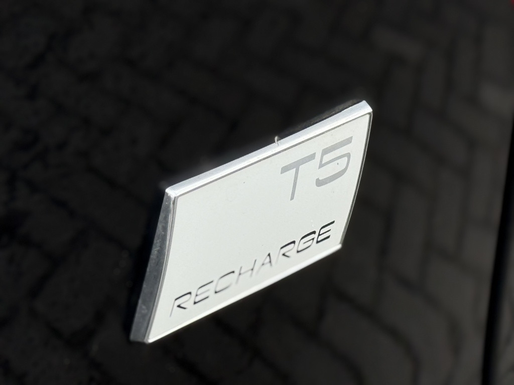 Volvo XC40 t5 262pk recharge r-design | full options !