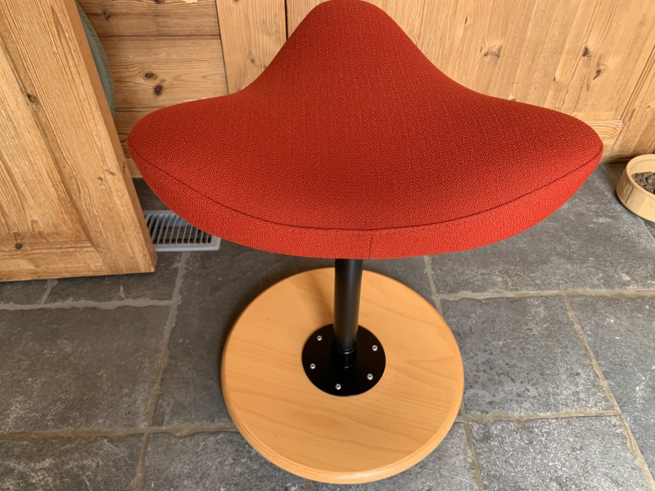 Varier Move balanskruk (Stokke) steenrood