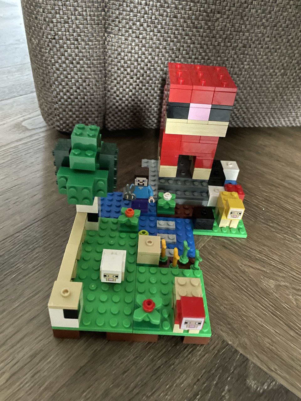 Lego Minecraft: De schapenboerderij 21153