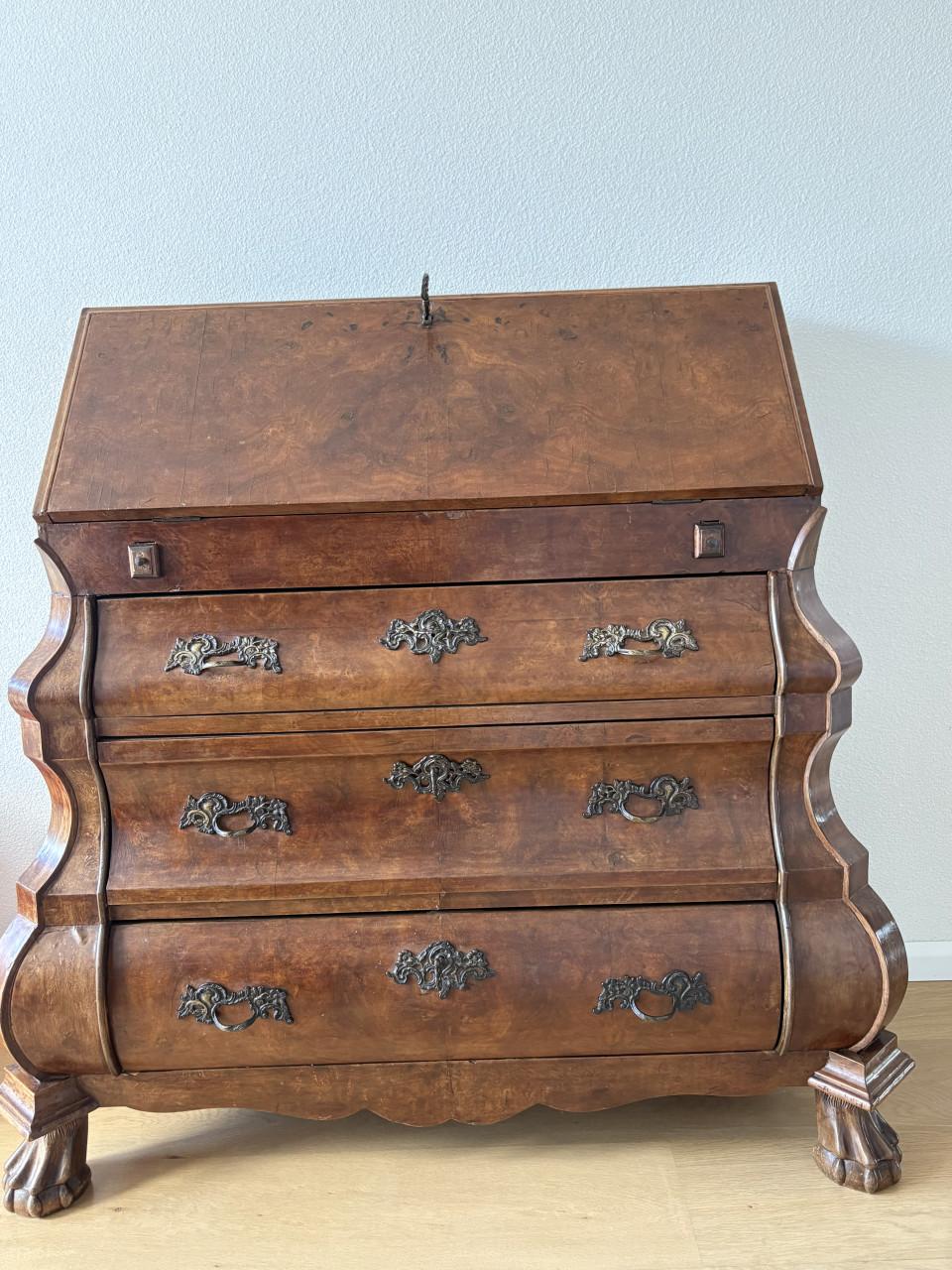 Antiek bureau