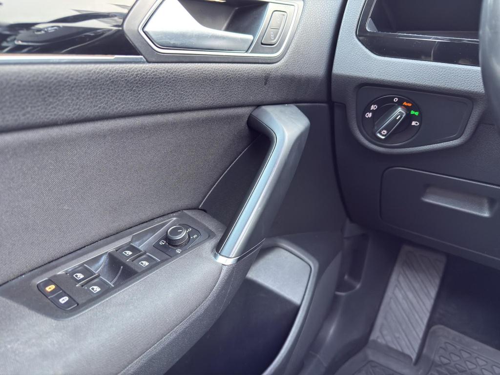 Volkswagen Touran 1.4 tsi highline 7p | panoramadak | camera | wegklaptrekh