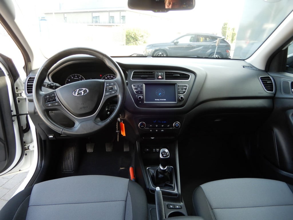 Hyundai I 20 1.0 t-gdi comfort | nl auto | navi | twotone | lm velgen |