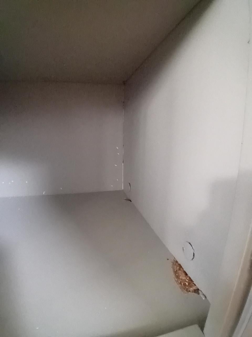 Grote grijze kledingkast met spiegels