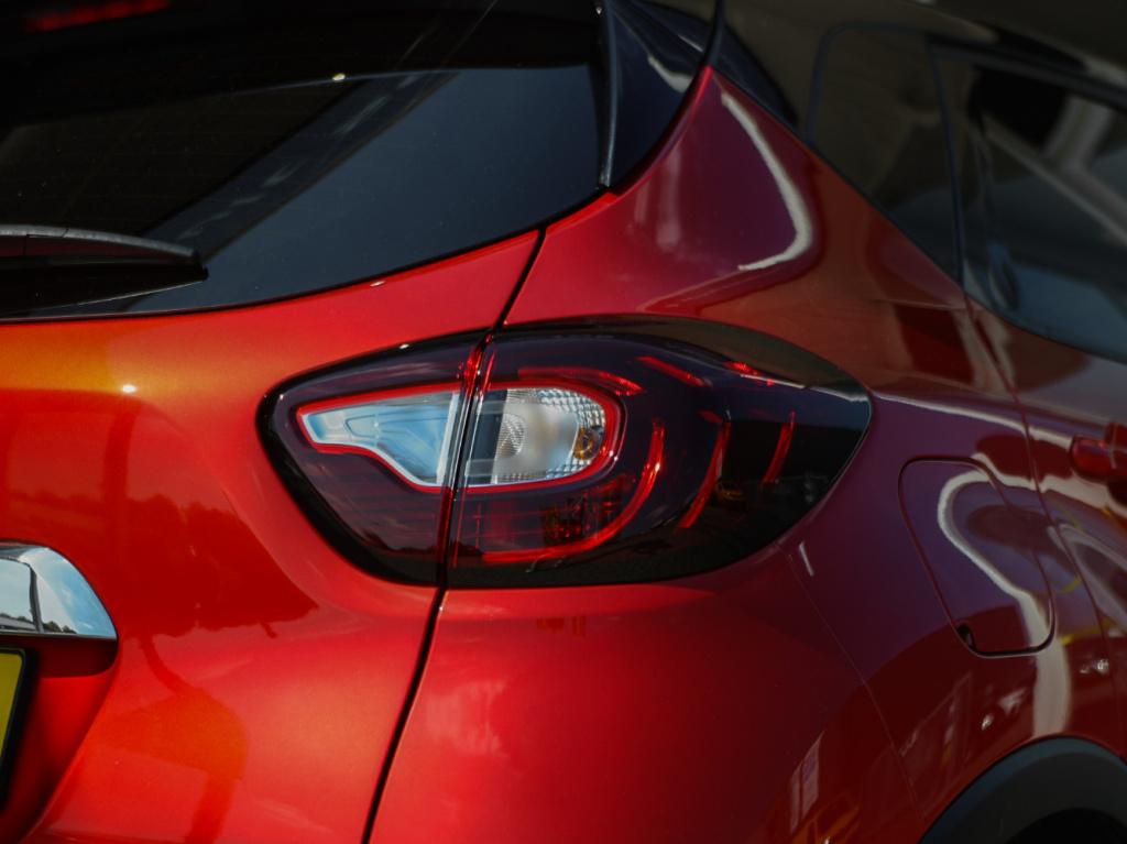 Renault Captur 1.3 tce 150pk intens automaat | panoramadak | trekhaak | nav
