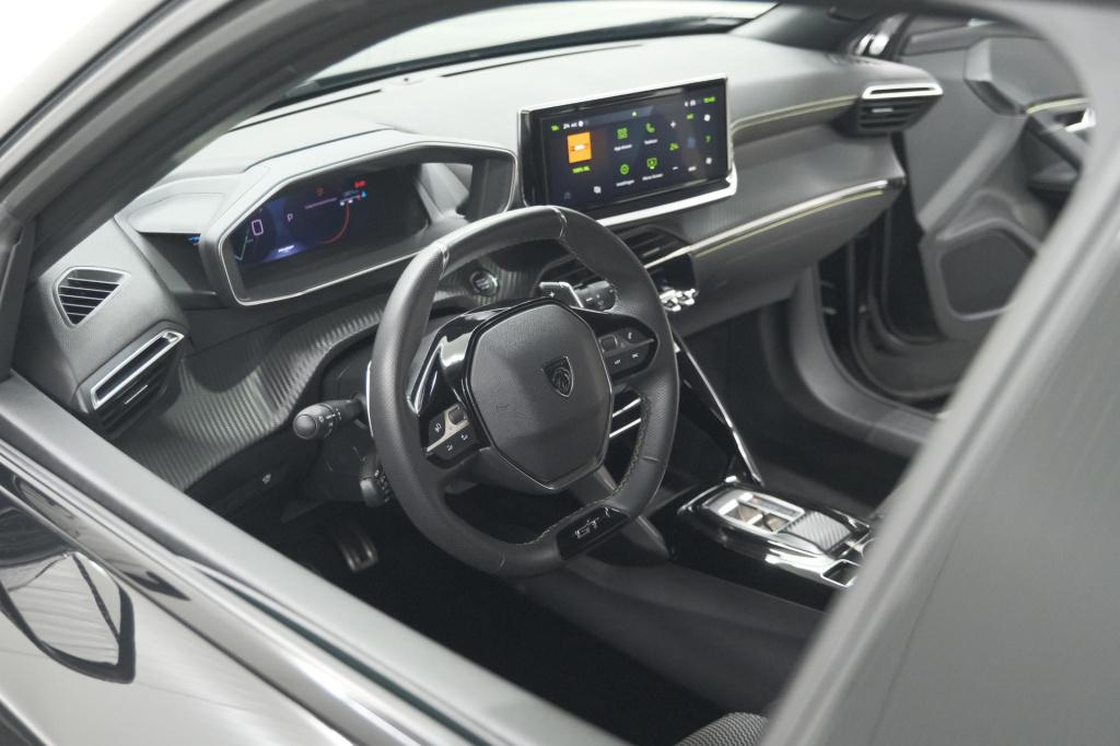 Peugeot 2008 puretech 130 eat8 gt | camera | parkeersensoren | apple carpla