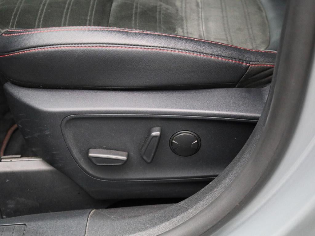 Ford Kuga 2.5 phev st-line x | trekhaak | climate control | adaptieve cruis