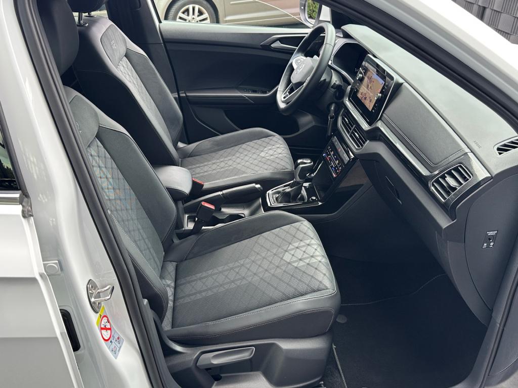 Volkswagen T-cross 1.5 tsi 150pk dsg r-line | camera | trekhaak | navi | ad