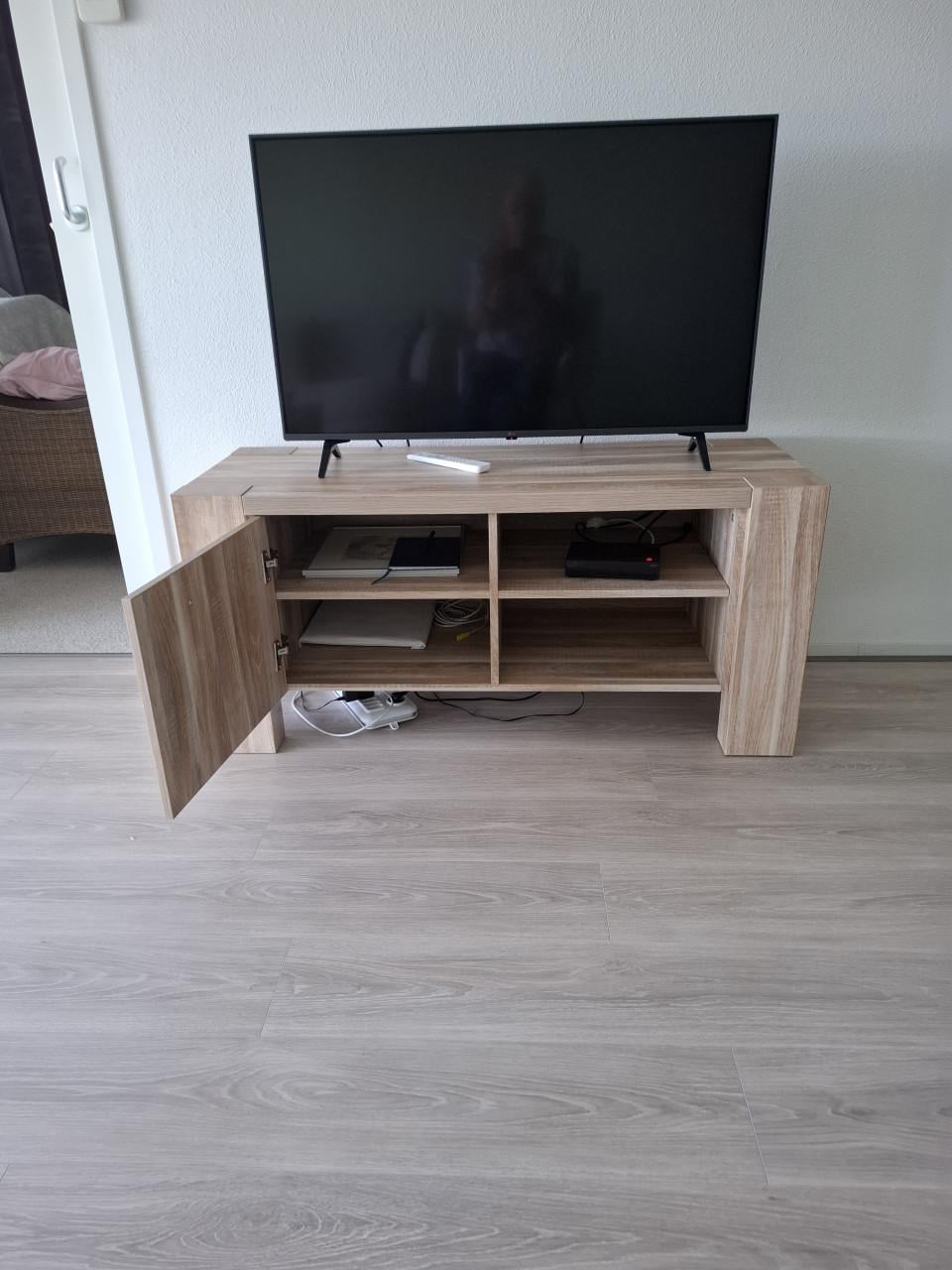 Eettafel , TV kastje en salontafel