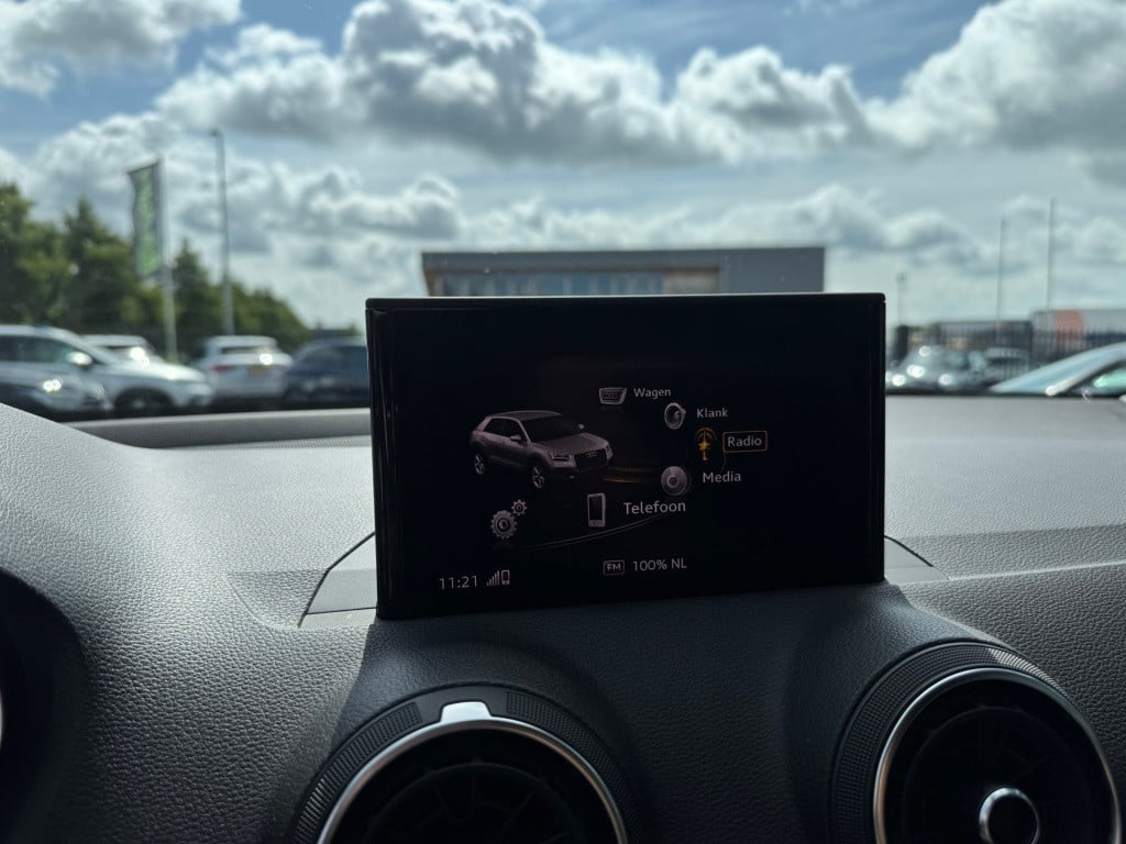 Audi Q2 30 tfsi sport * keyless * stoelverwarming * pdc 2x