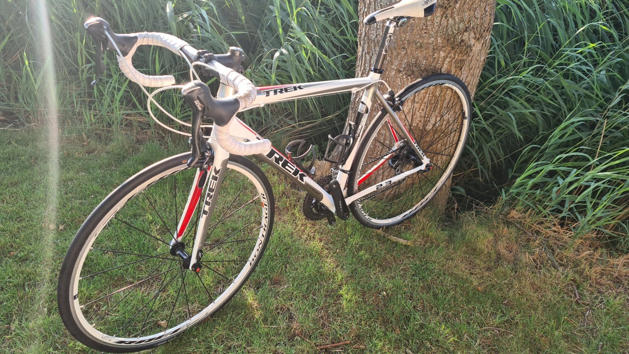 Trek 2.3 racefiets wit met rode details