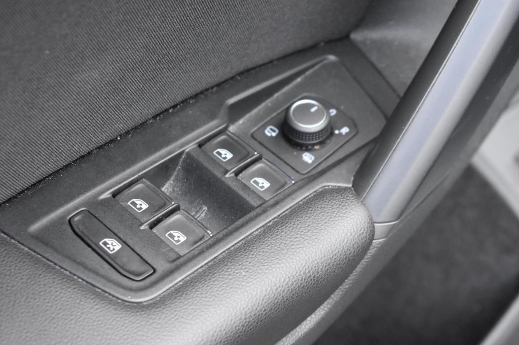 Volkswagen Tiguan 1.5 tsi act r-line | trekhaak | nap | apple carplay | and