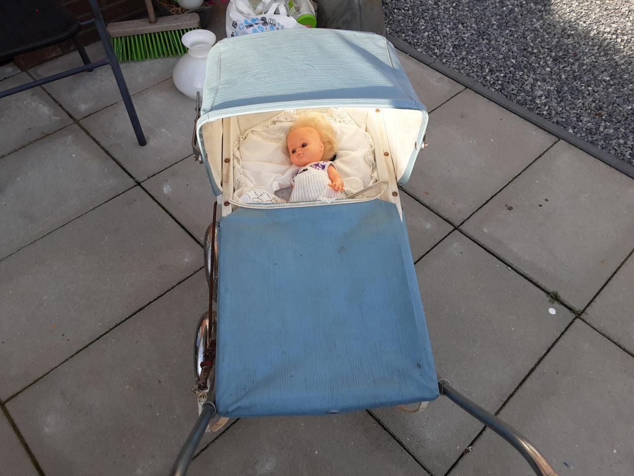 Jaren 50 poppenwagen  mag weg voor 10 euro