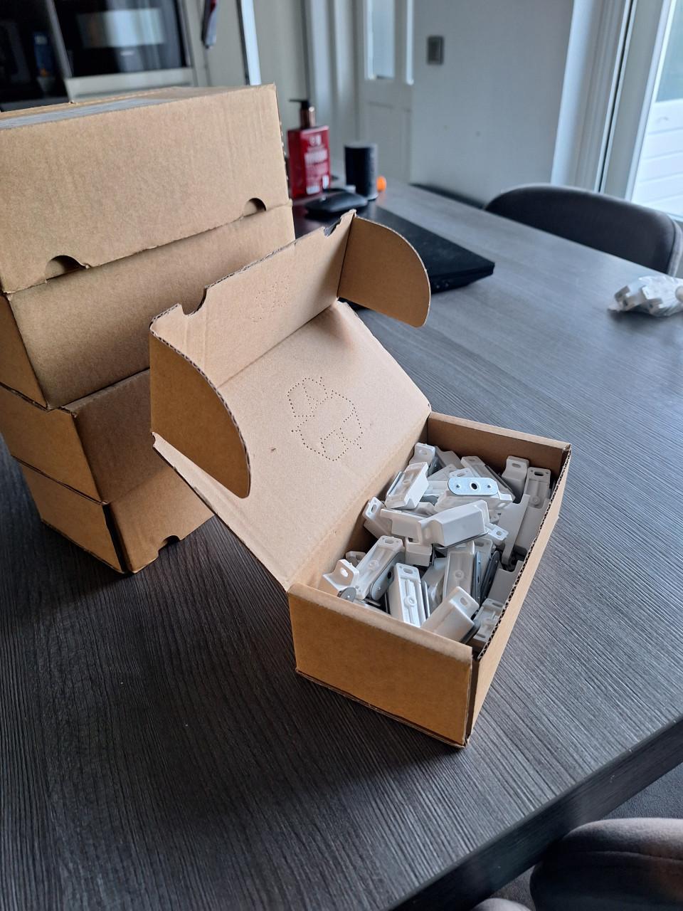 Magneetjes om deurtjes dicht te doen