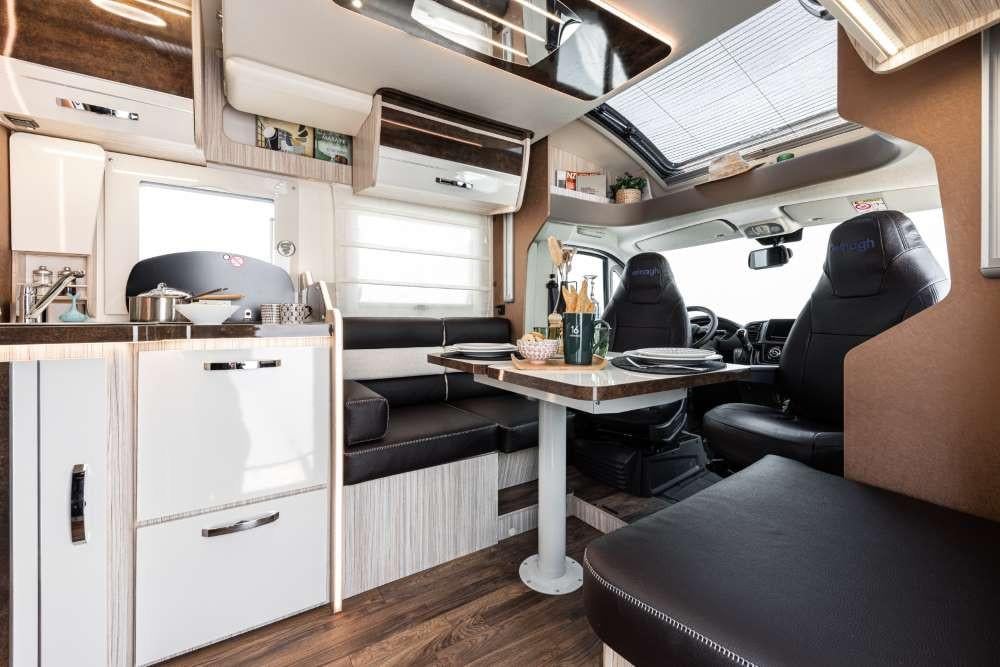 Elnagh T-Loft 582 - Face-to-face zithoek - Queensbed - Automaat - 2024