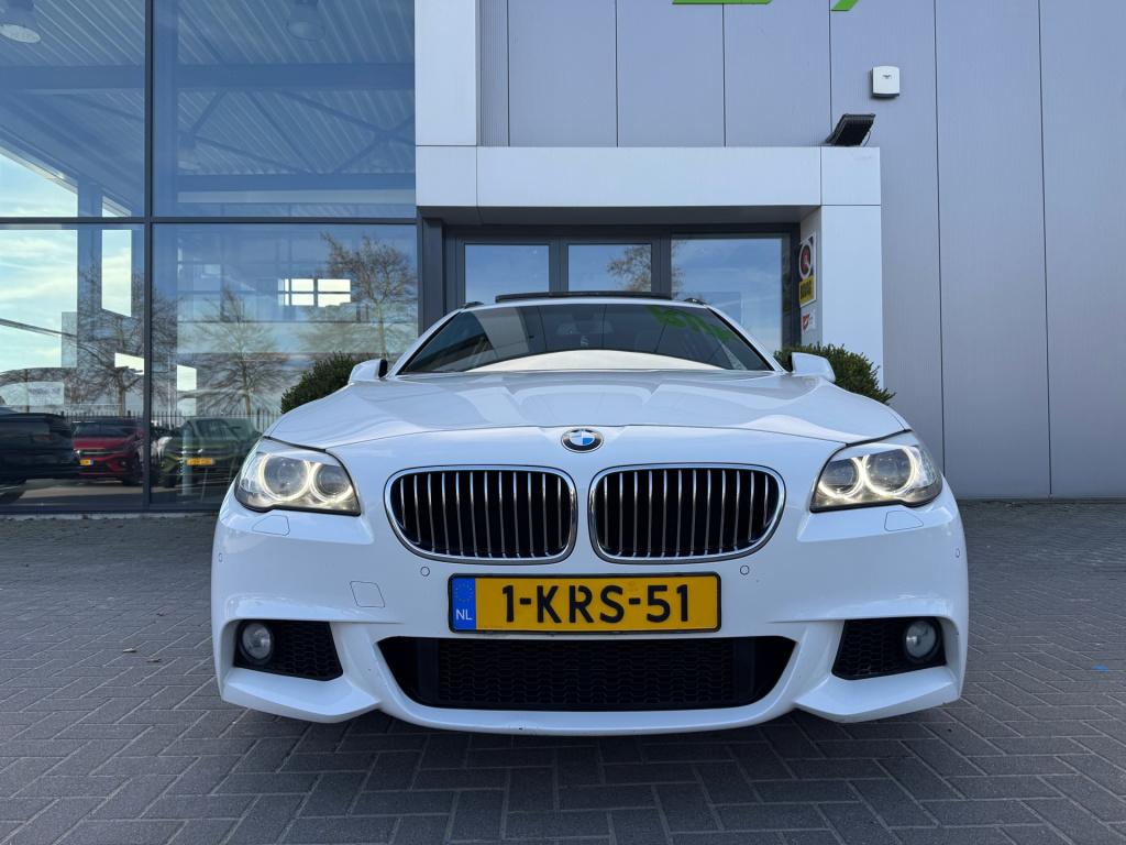 BMW 5 Serie touring 520d * leder * panoramadak * m pakket * dealer onderhou