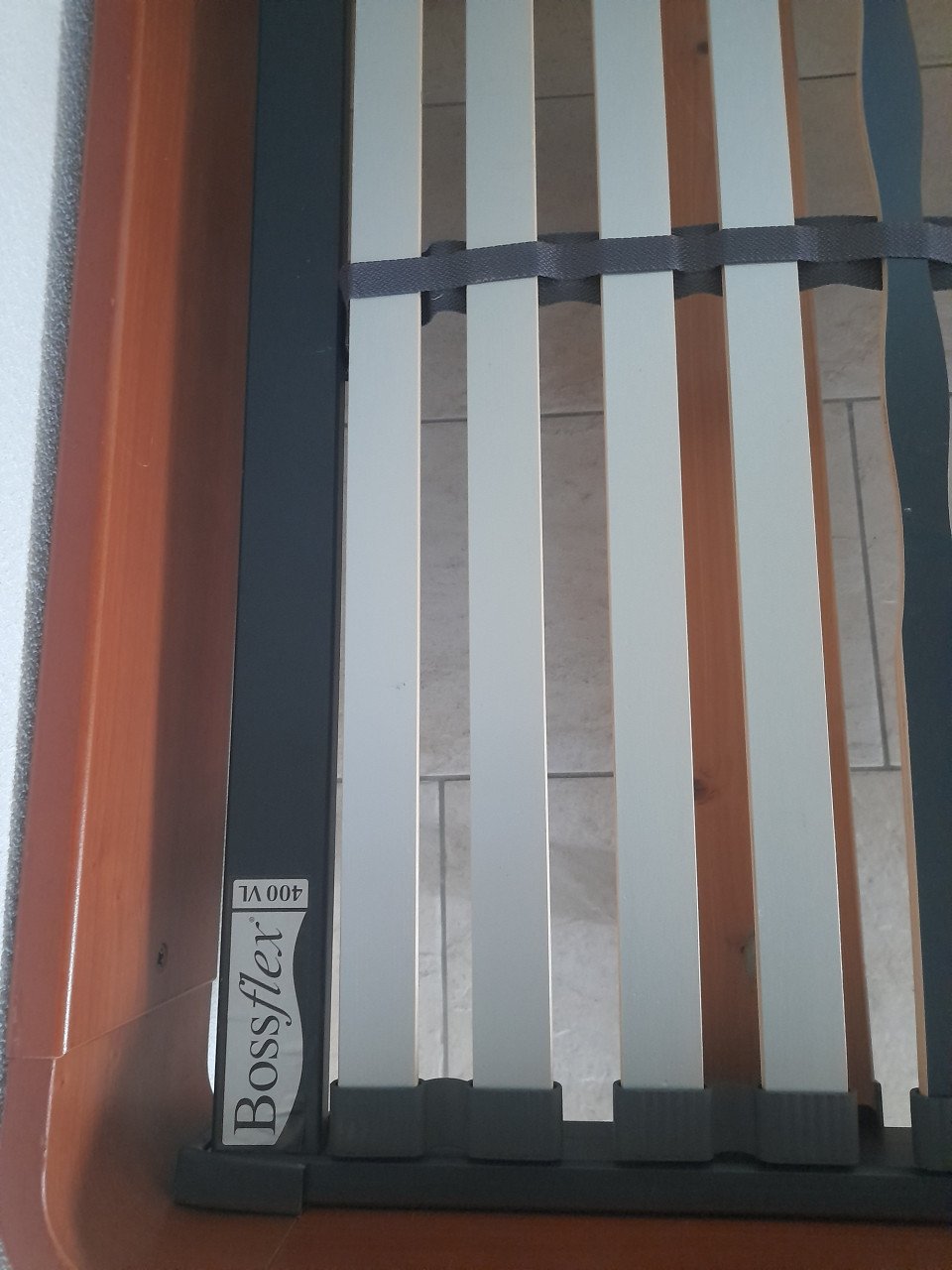 1 Persoons bed 90 x 220 ( in goede nette staat)