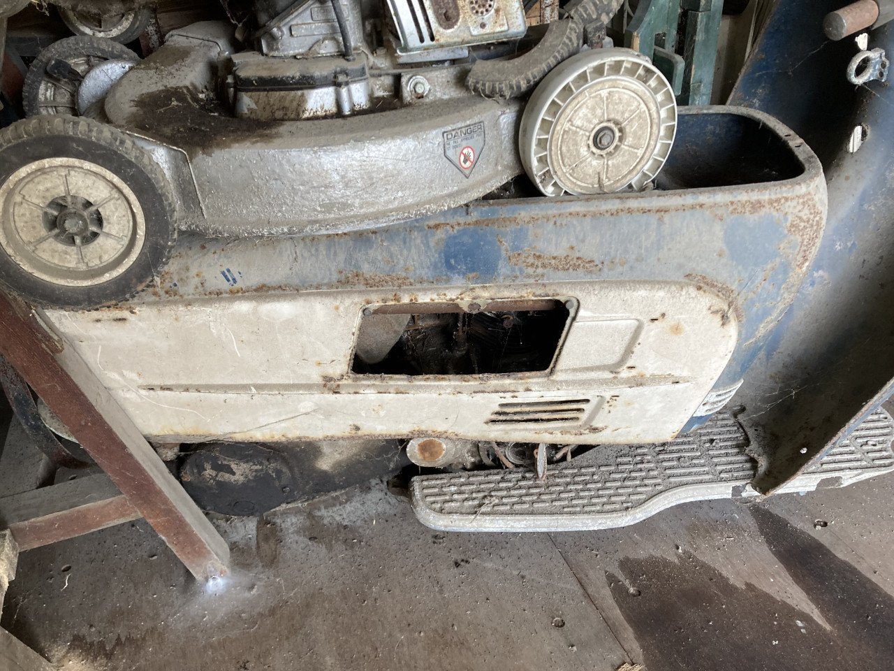 Motor scooter