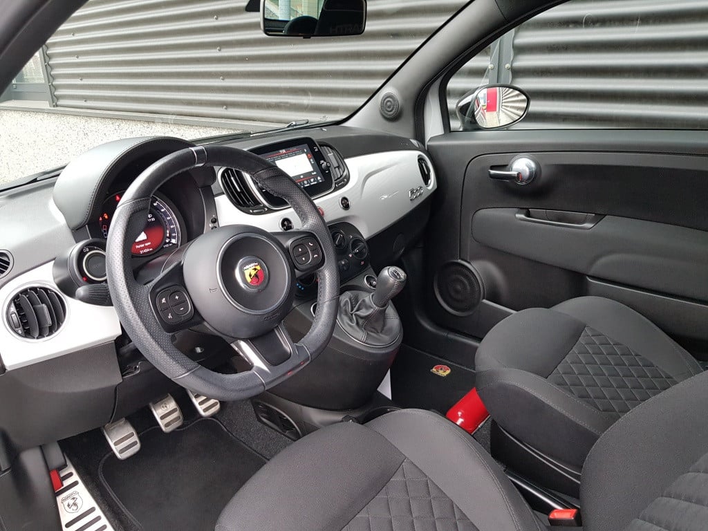 Abarth 500 1.4 t-jet abarth 595 - 145 pk