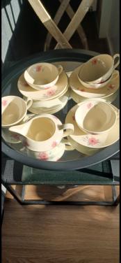 Vintage: Set van 5 kopjes en schotels en melkkannetje