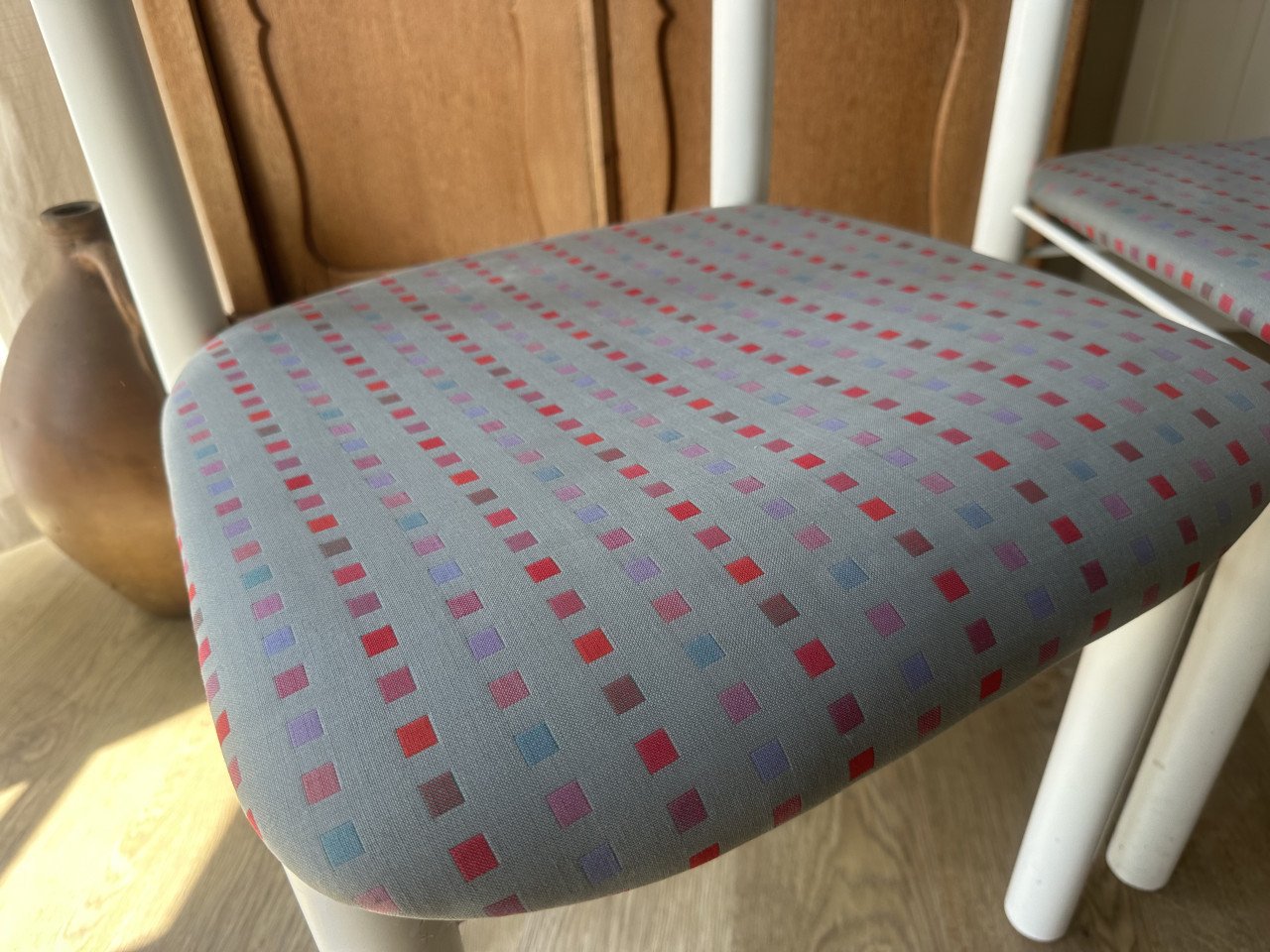 4 stijlvolle, strakke eetkamerstoelen. Grijsblauw.