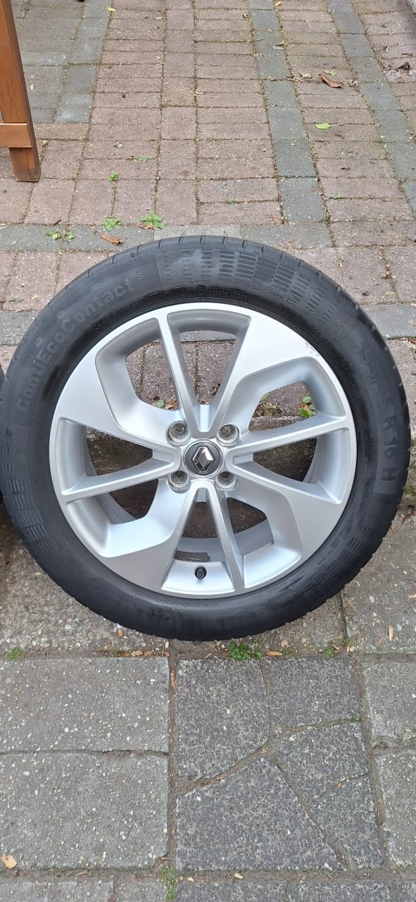 Originele 16'' Renault Clio velgen + A merk zomerbanden