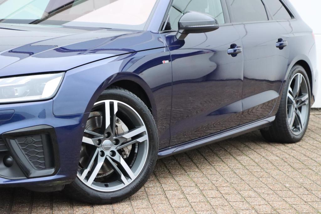 Audi A4 avant 40 tfsi s edition s-tronic 204pk panoramadak | zwart optiek |