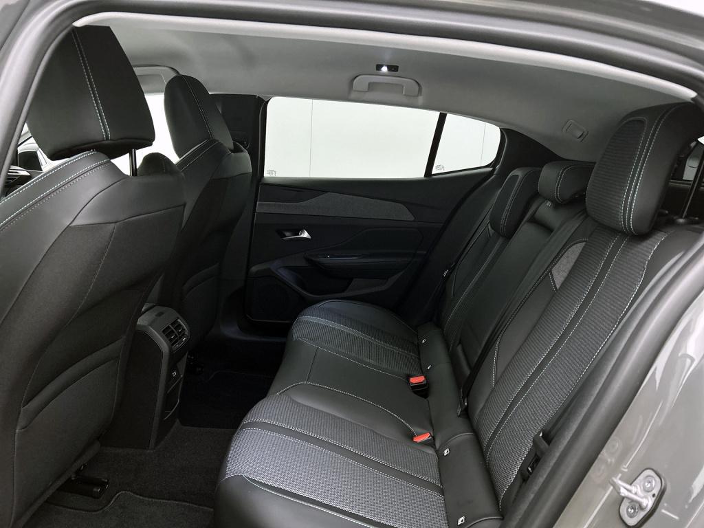 Peugeot 408 hybrid 145pk automaat allure | rijklaar | 19" lmv | camera | ap