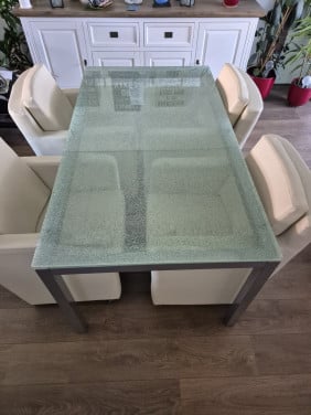 Gratis eettafel en salontafel