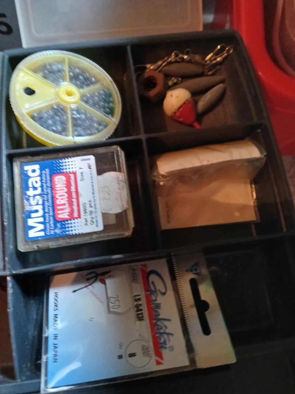 Te koop visspullen dobbers loodjes