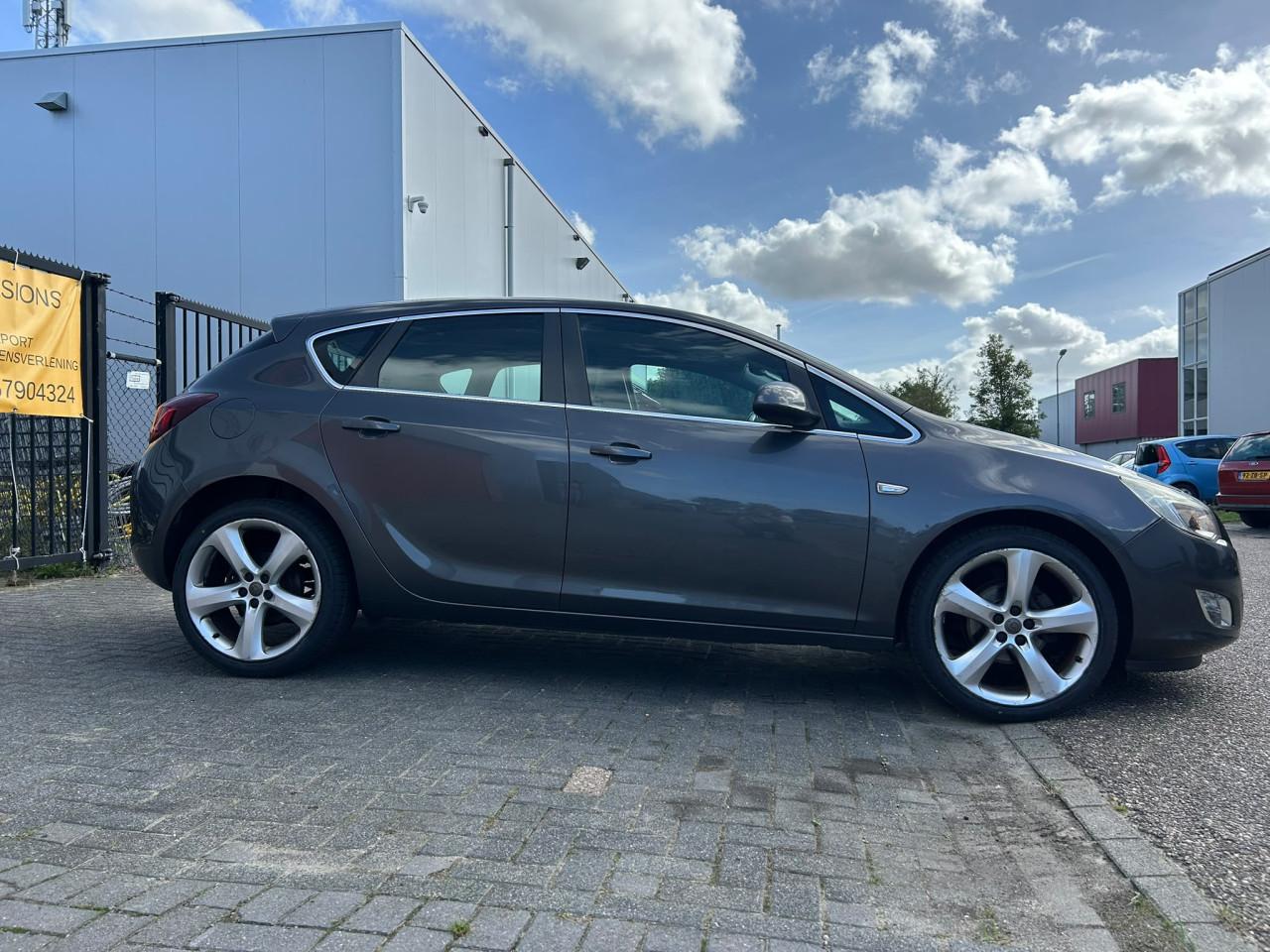 Opel Astra 1.6 Cosmo Executive Airco/Navi/PDC/Cruise/19" LM/Lange APK