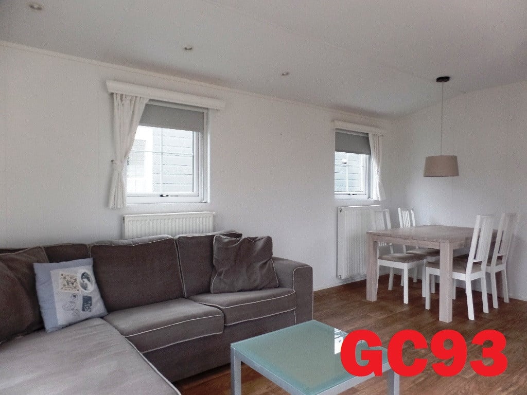 Keurig MAAT chalet met dubbel glas, CV en 2 slaapkamers te koop