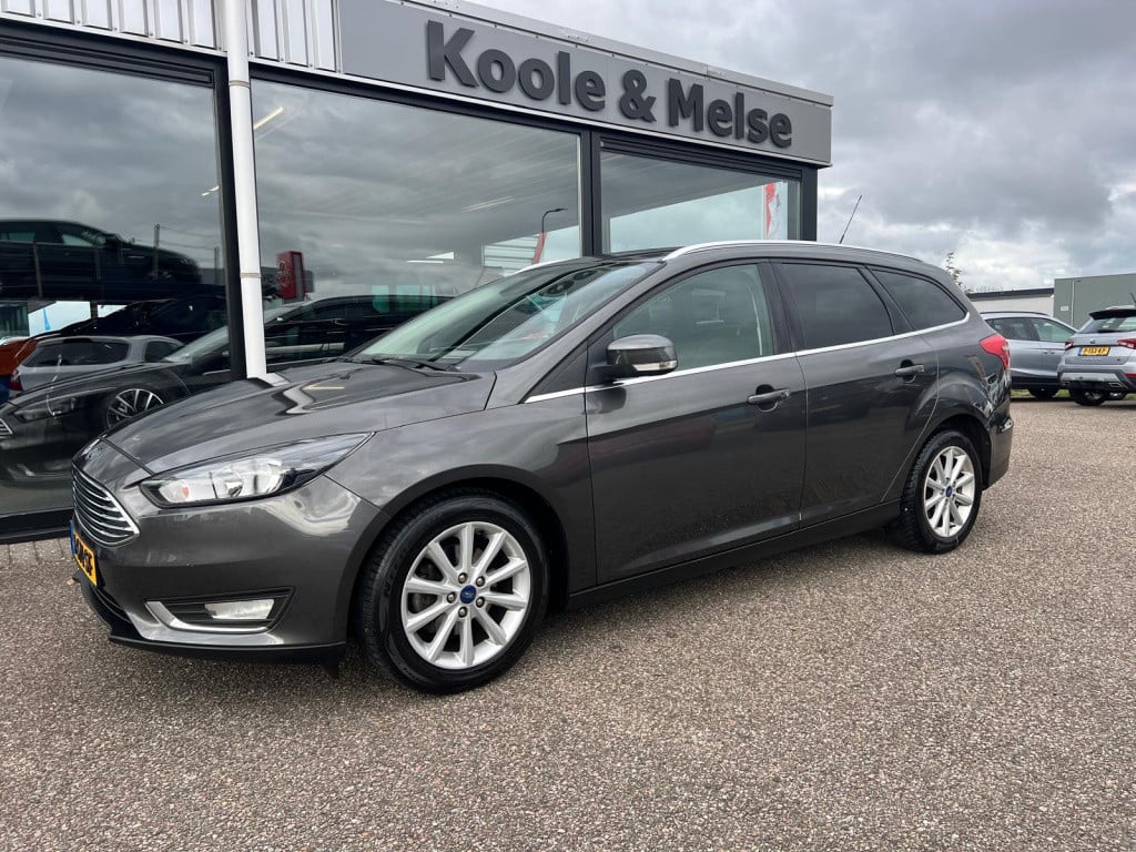 Ford Focus 1.0 ecoboost 125pk titanium , trekhaak , prijs incl nieuwe distr