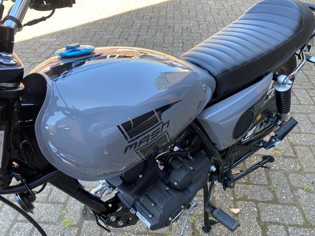 Schitterende Mash fifty caferacer nardo grey 3880 km nu 1699 euro