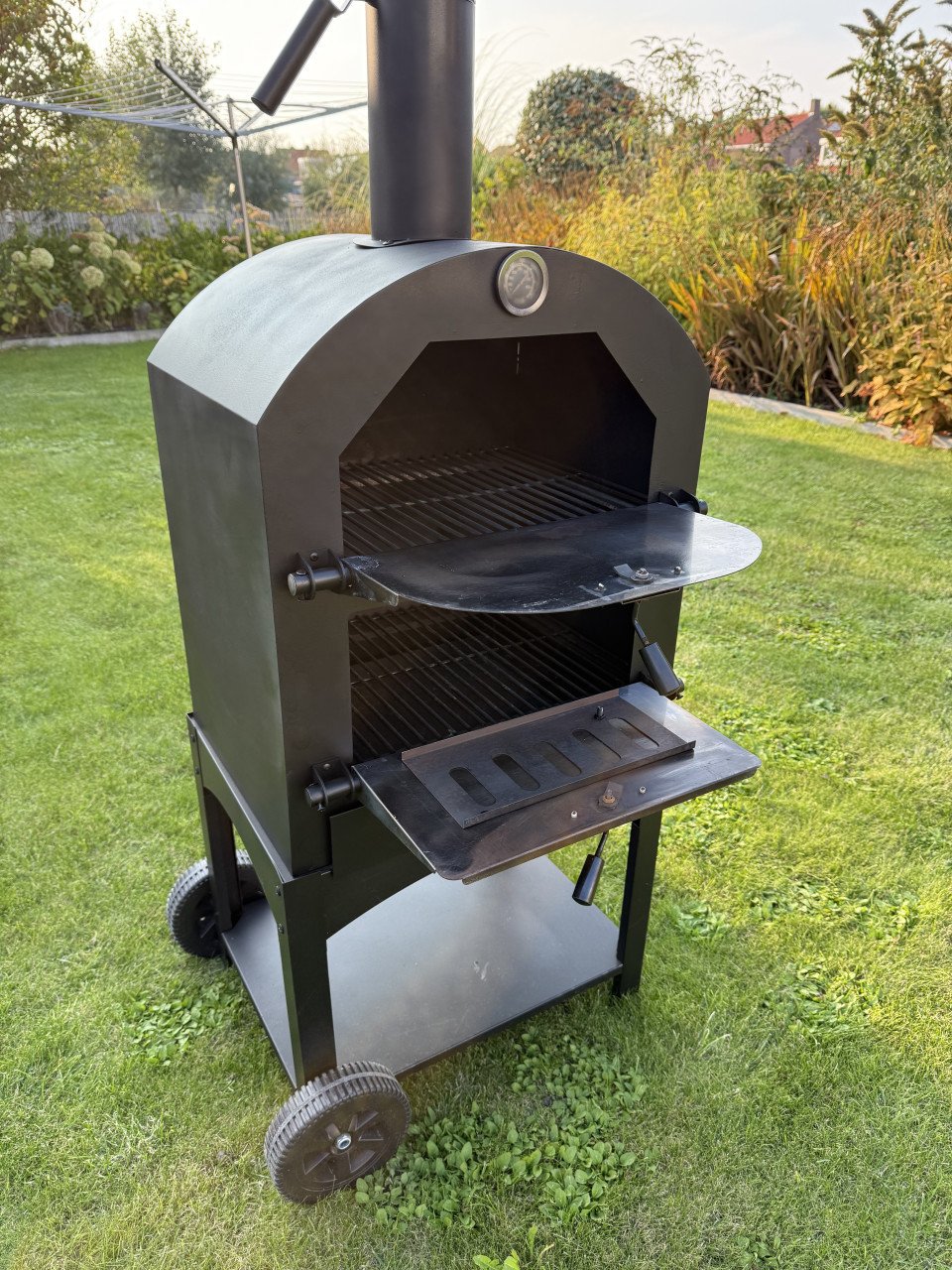 Pizzaoven (BBQ) en terraskachel