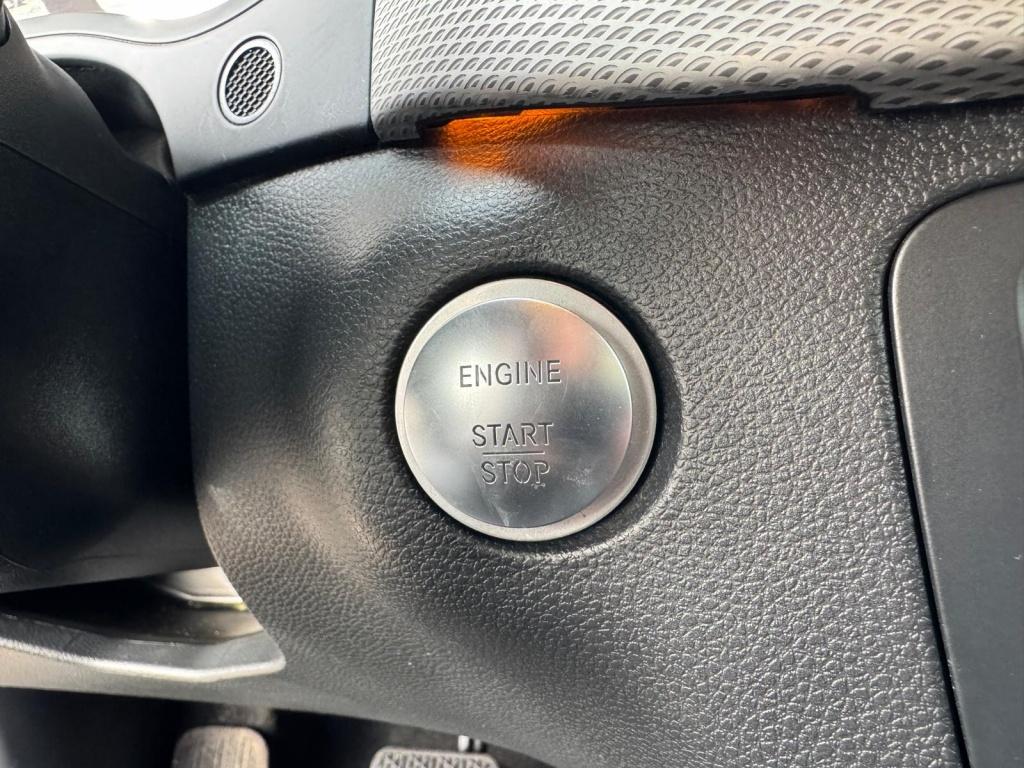 Mercedes-Benz B-Klasse 180 activity edition | leer | automaat |