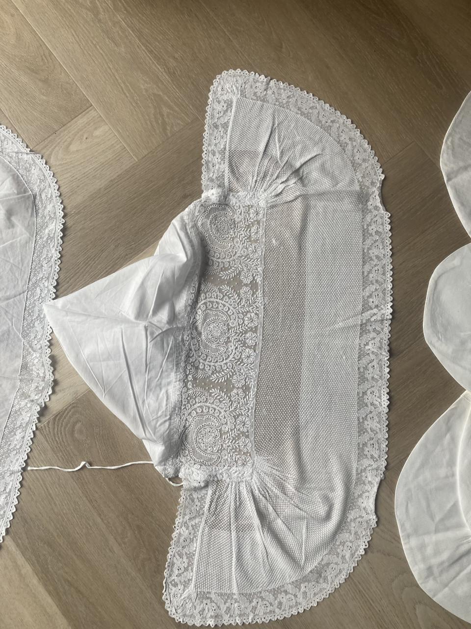 Klederdracht verzameling kappen mutsen