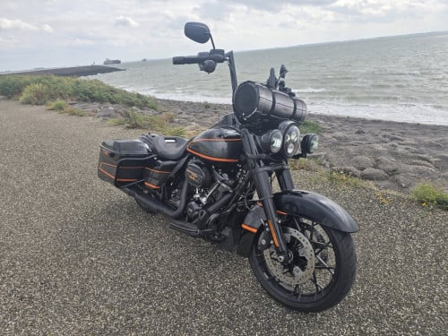 Harley-Davidson Road King Special 114ci Apex Edition