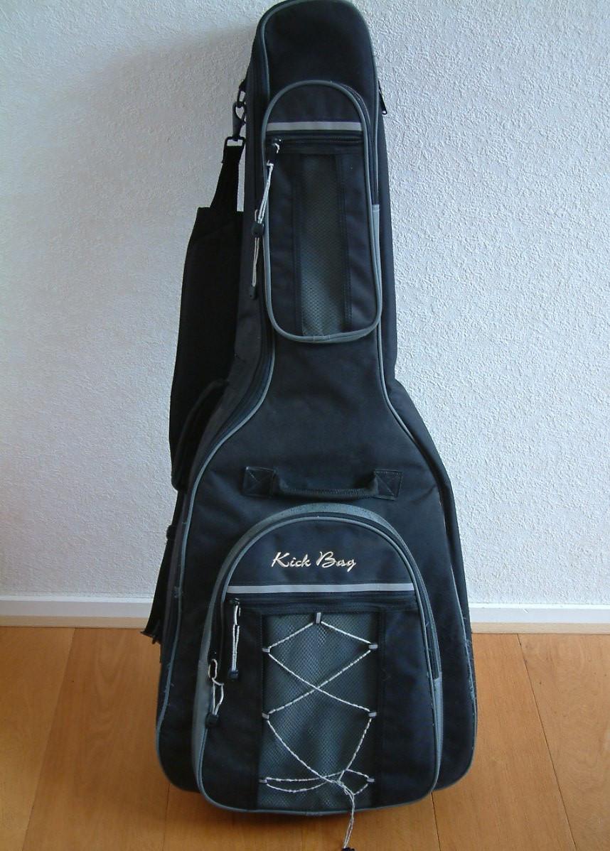 Vanderson western  zo goed als nieuwe gitaar met degelijke rug tas