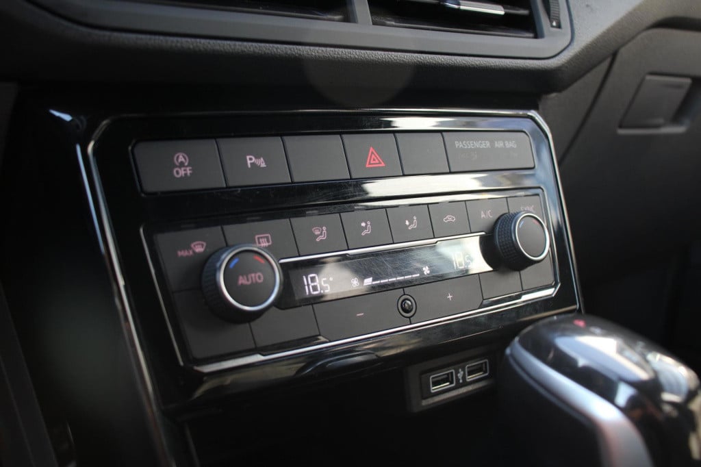 Volkswagen T-cross 1.0 tsi r-line - actieprijs: €20.195,- t/m 20 augustus!