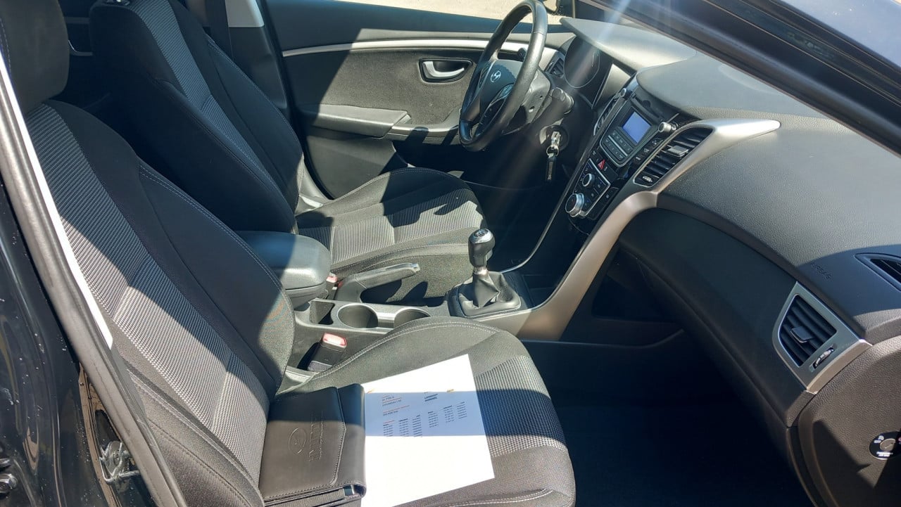 Hyundai i30 1.6 GDI blue drive I-Motion 5deurs bj:2012 airco i.z.g.st