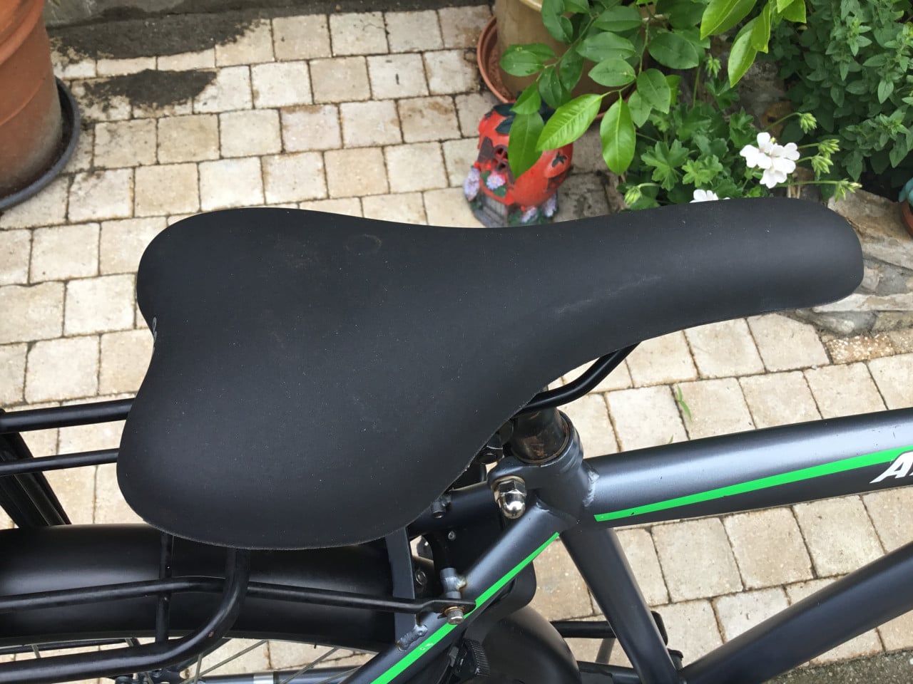 Jongensfiets met 3 versnellingen, handrem, achteruit trap rem,verlichting.