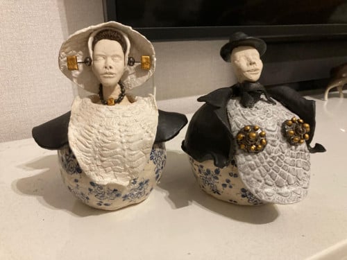 Zeeuwse Klederdracht in keramiek van Axel, Middelburg, Terneuzen