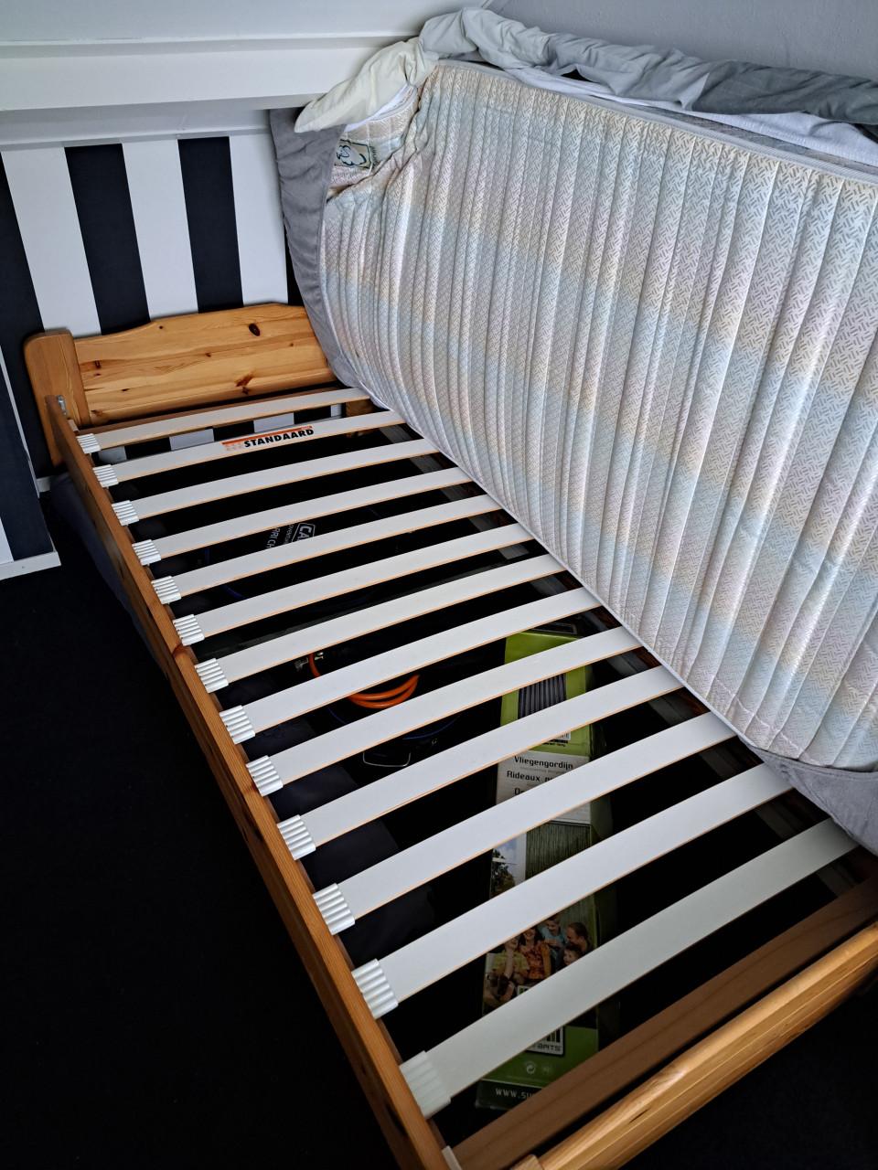 Grenen (logeer) bed